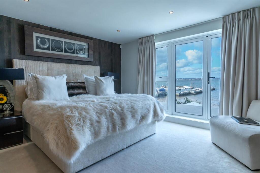 Additional image 12 of The Horseshoe, Sandbanks