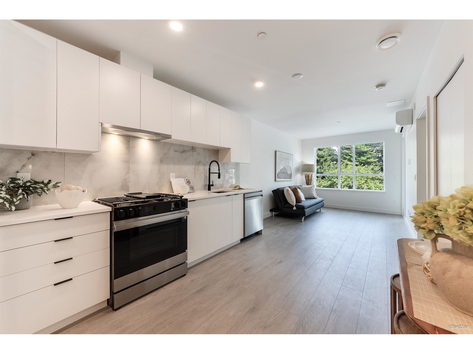 202 13238 105 AVENUE|Surrey, British Columbia V3T0W1