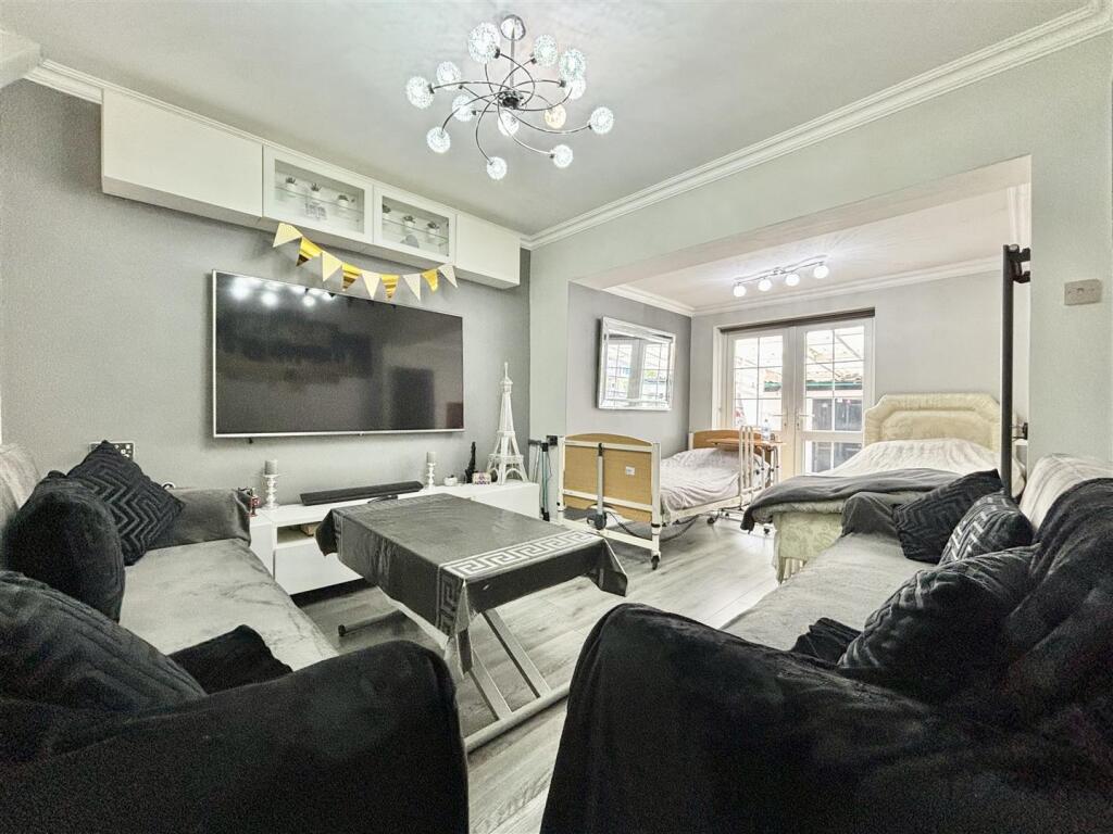 Additional image 3 of Como Drive, Bradford 8