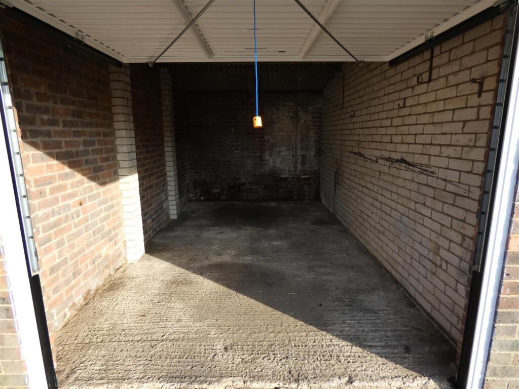 Additional image 4 of Allangate Drive, Rustington, Littlehampton