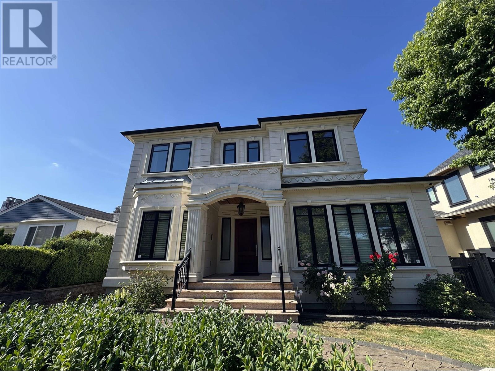 2651 MCBAIN AVENUE|Vancouver, British Columbia V6L2C7