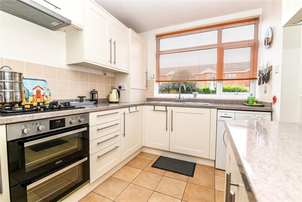 Additional image 10 of White Horses, Marine Drive, Barton on Sea, Hampshire, BH25