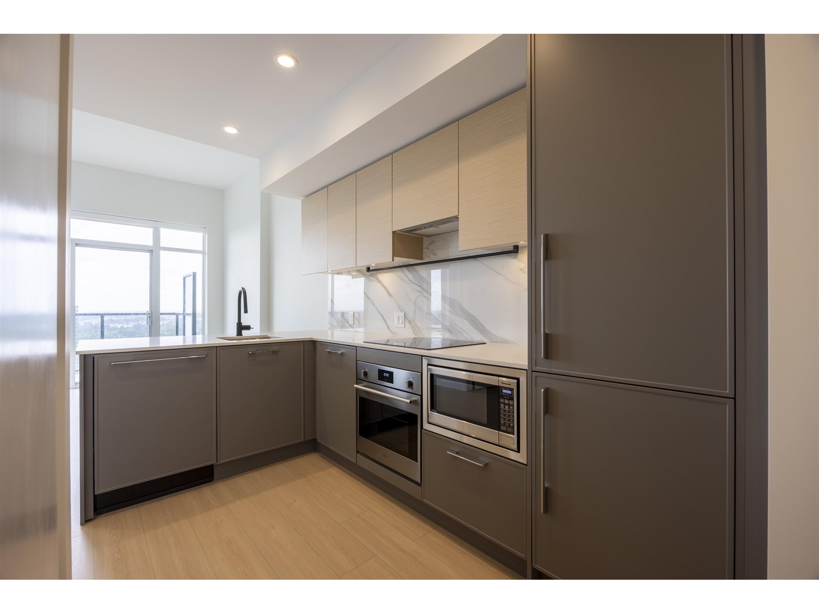 3311 13745 GEORGE  JUNCTION|Surrey, British Columbia V3T0V8