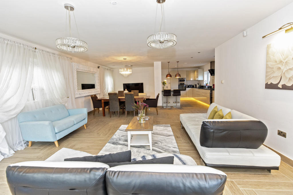 Additional image 17 of Family Let in Queens Park