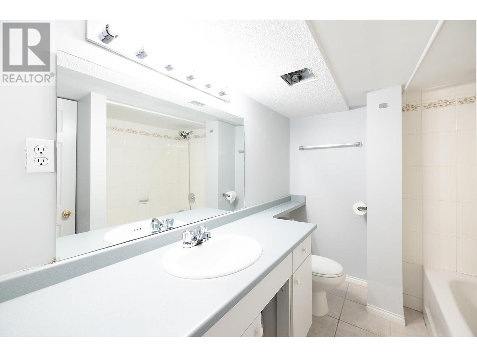 153X W 64TH AVENUE|Vancouver, British Columbia V6P2N8