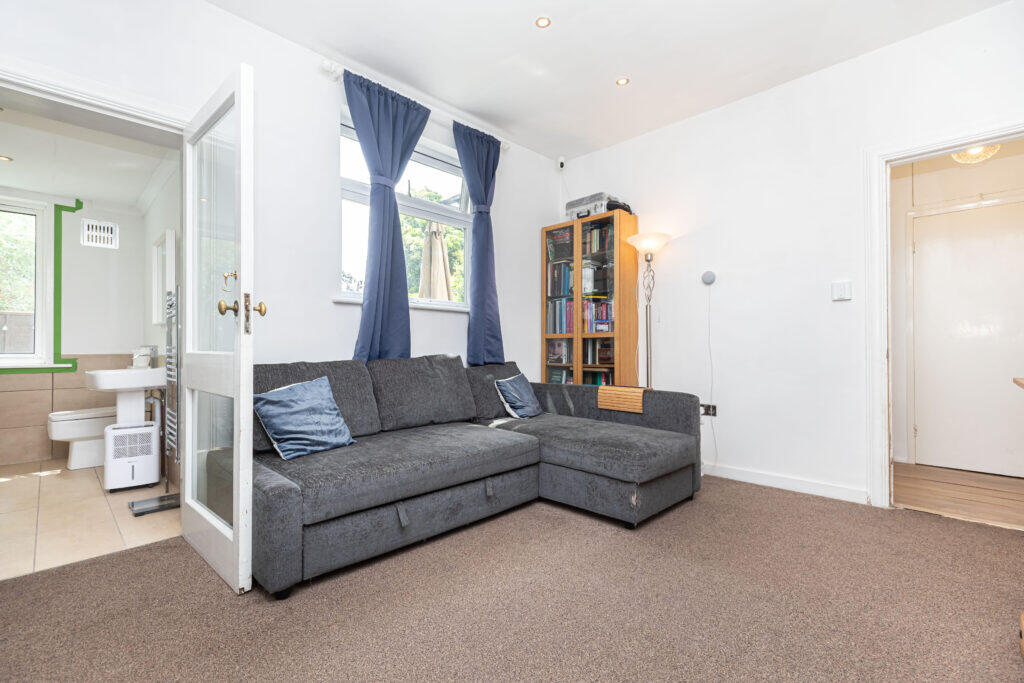 Additional image 3 of St Albans Avenue, Queens Park, Bournemouth, BH8 9EE