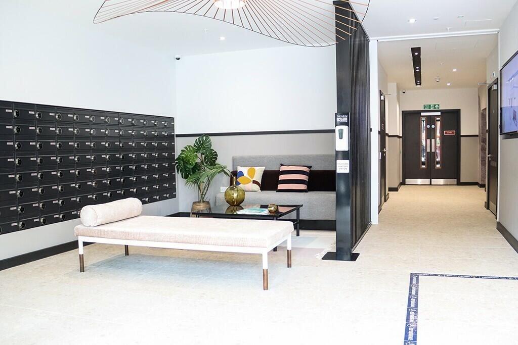 Additional image 6 of 37 Holdenhurst Road Bournemouth BH8