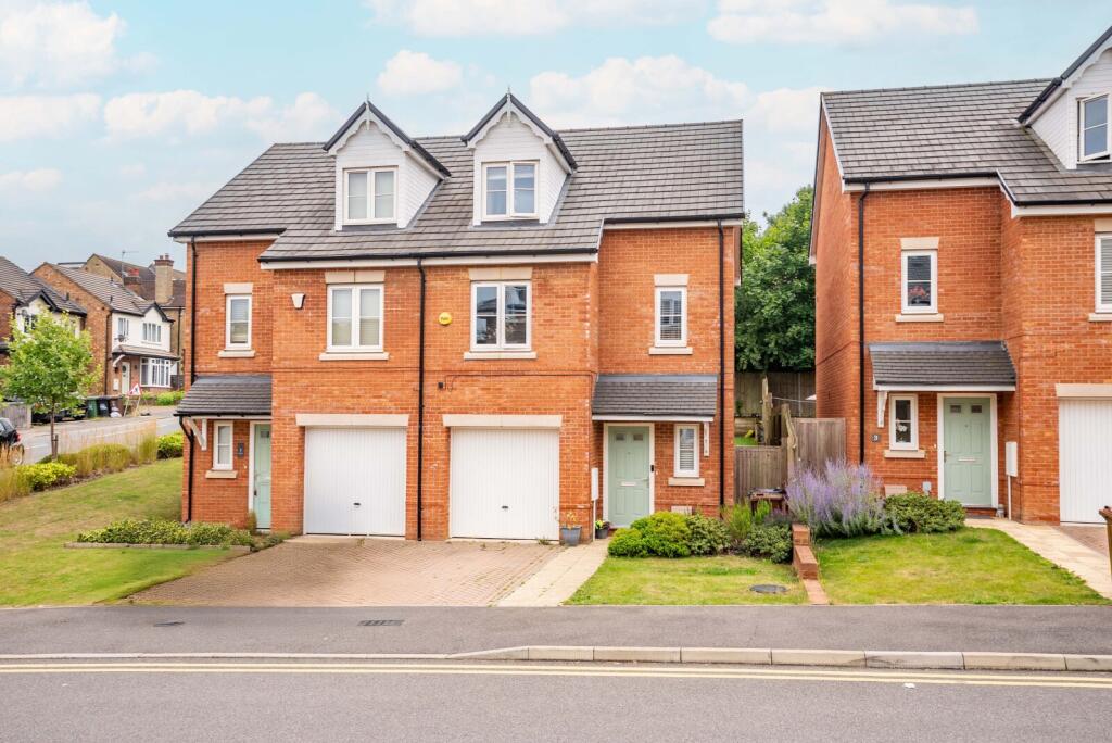Neville Close, St. Albans, Hertfordshire, AL3