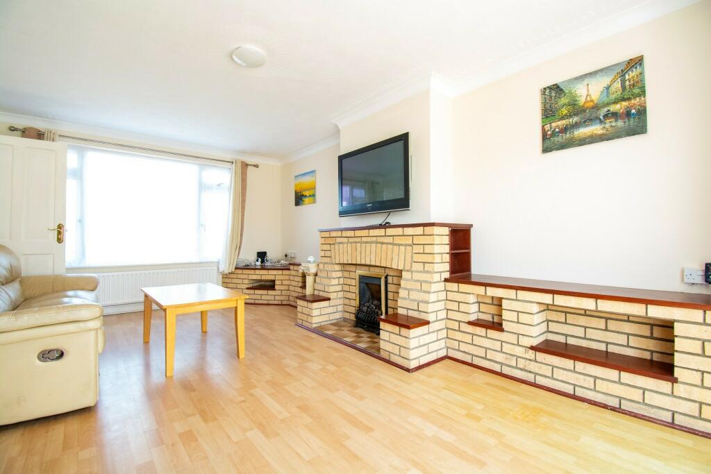 Additional image 4 of Large 4/5 Bed Detached House in Ensbury Park