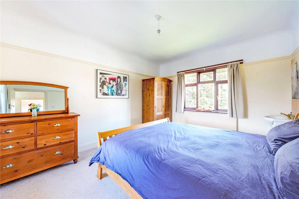 Additional image 18 of Chestnut Avenue, Barton on Sea, New Milton, Hampshire, BH25