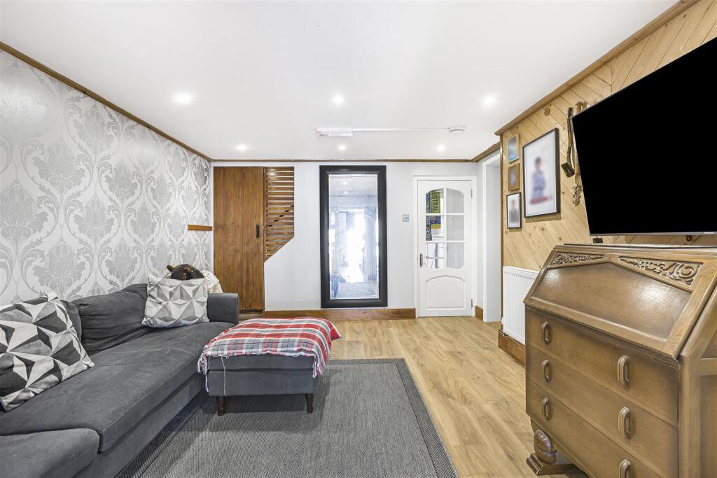 Additional image 4 of Aldykes, Hatfield