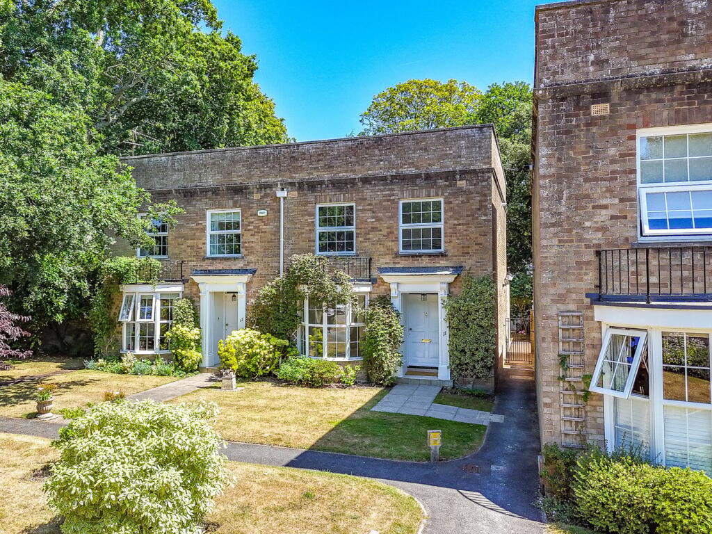 Latimers Close, Highcliffe, Christchurch, BH23