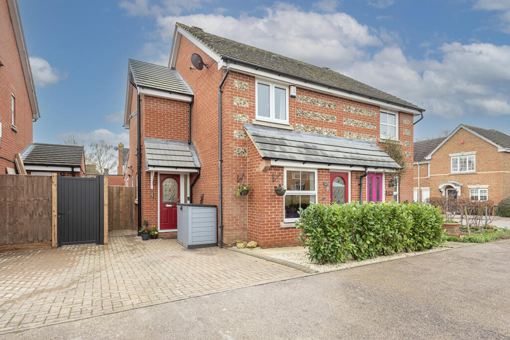 Puddingstone Drive, St. Albans, AL4