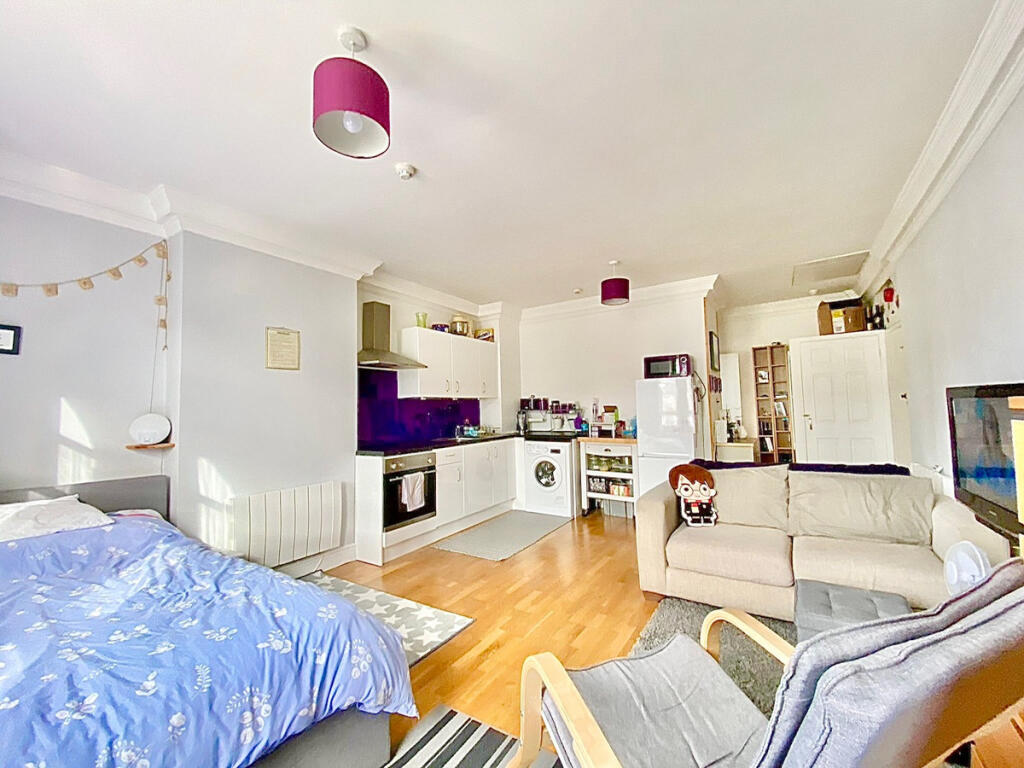 Farncombe Road, Worthing, BN11