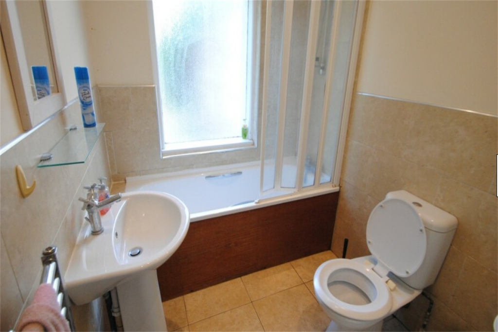Additional image 5 of 2 bedroom Second Floor Flat in Meyrick Park