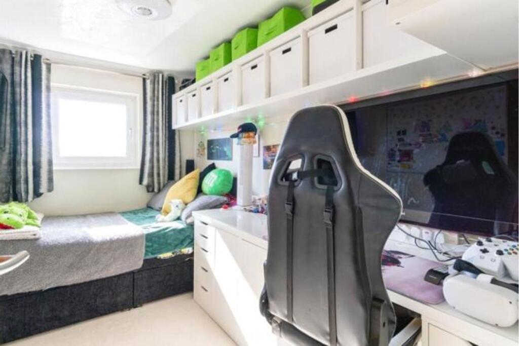 Additional image 10 of Windward Close, Littlehampton, BN17