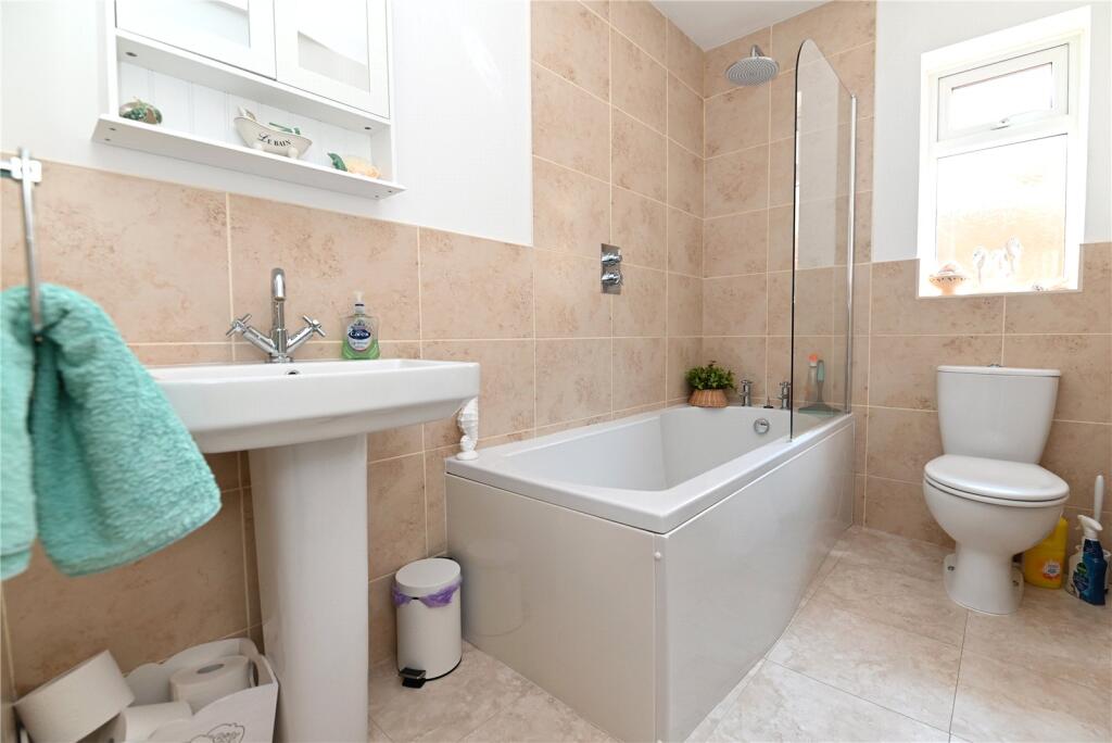 Additional image 7 of Solent Drive, Barton on Sea, New Milton, Hampshire, BH25