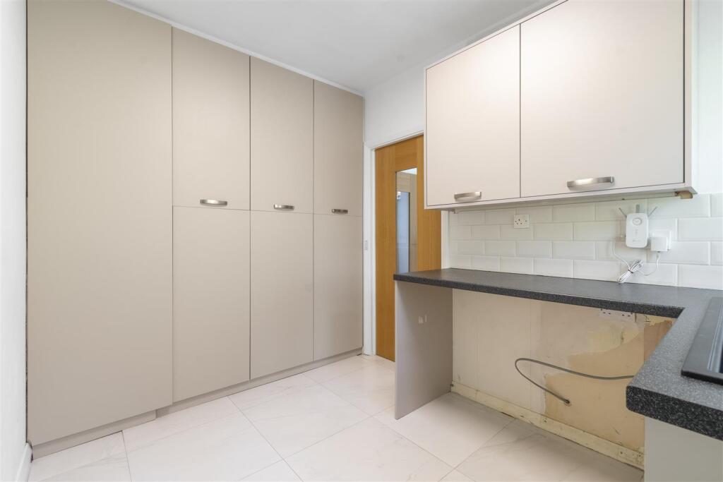 Additional image 18 of Endwood Drive, Little Aston Park