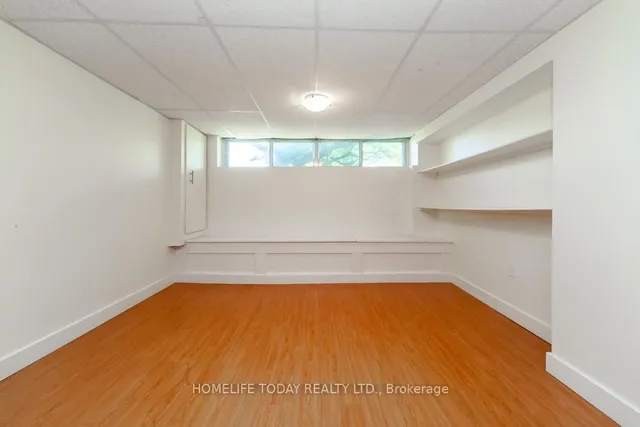 Additional image 17 of 61 Lord Roberts Dr