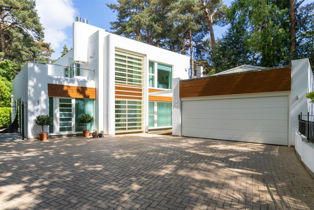 Western Avenue, Branksome Park