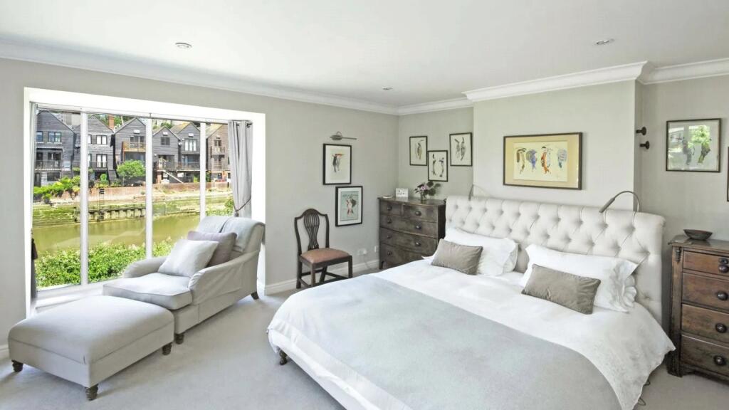 Additional image 11 of Fitzalan Road, Arundel, West Sussex, BN18