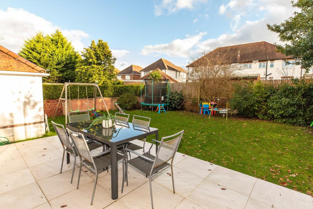 Additional image 19 of Family Let in Queens Park