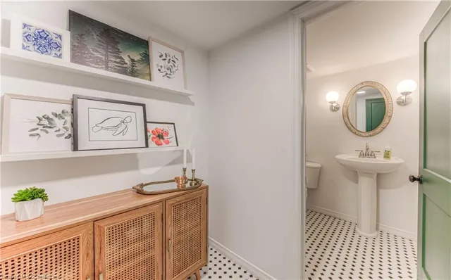 Additional image 30 of 32 Ellis Ave