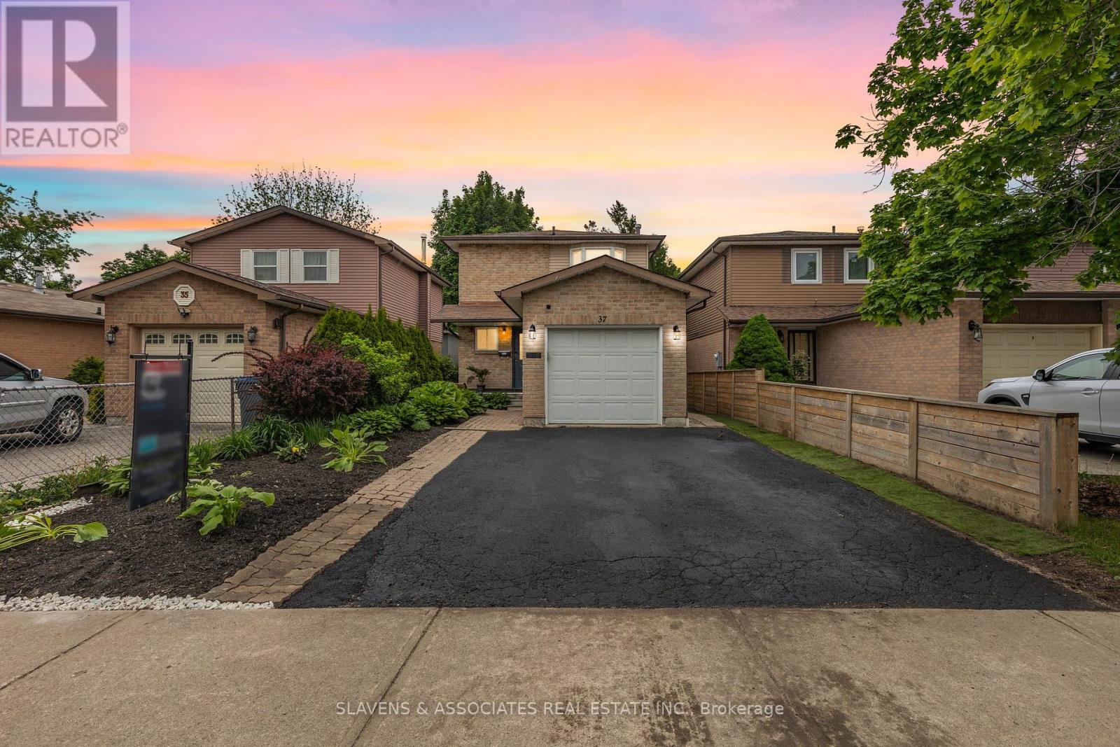 37 VODDEN STREET W|Brampton (Downtown Brampton), Ontario L6X2W6