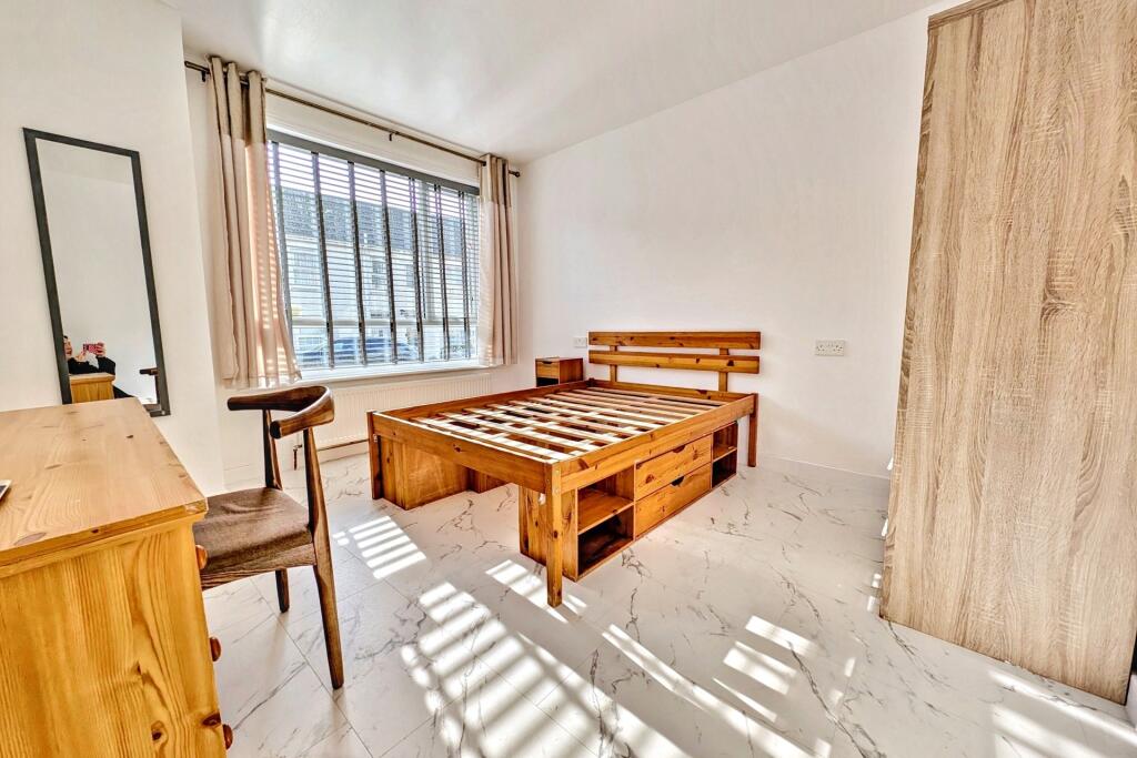 Additional image 2 of Springbourne