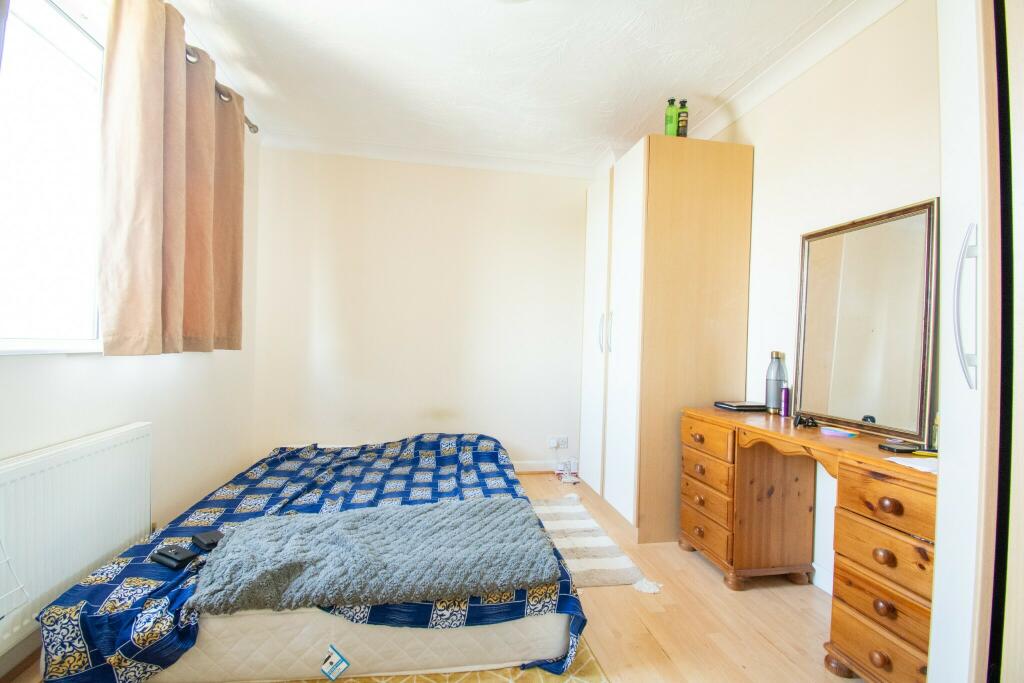 Additional image 15 of Large 4/5 Bed Detached House in Ensbury Park