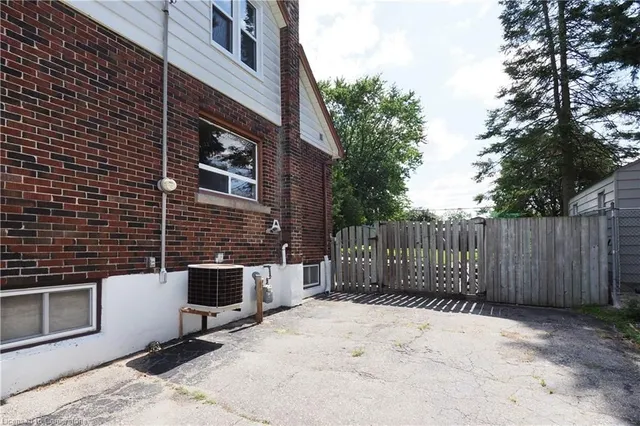 Additional image 48 of 195 Sixth Ave