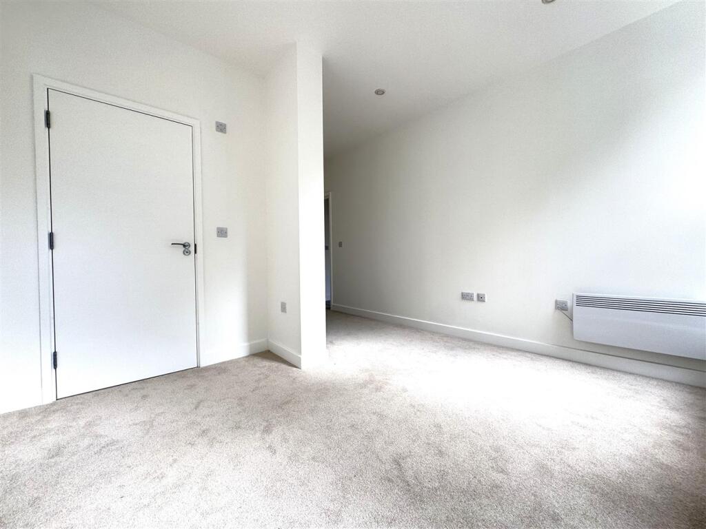 Additional image 5 of Hartington Place, Eastbourne BN21 3BG