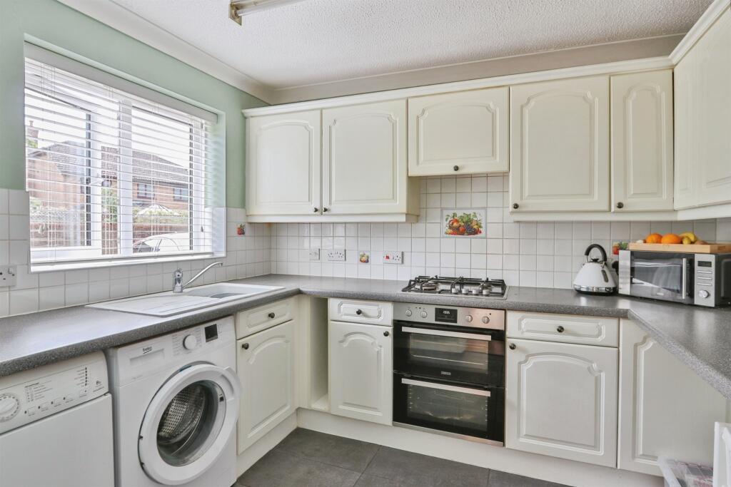 Mcwilliam Close, Poole photo 5