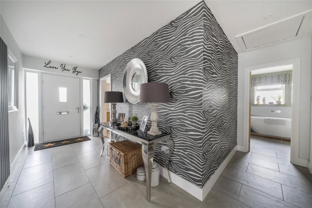 Additional image 10 of Albany Close, Barton on Sea, New Milton, Hampshire, BH25