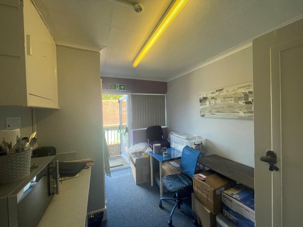 Primary image of 117a George V Avenue, Worthing, West Sussex, BN11
