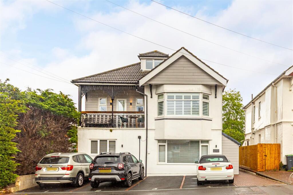 Additional image 4 of Stunning 1st Floor Apartment in Richmond Park Avenue