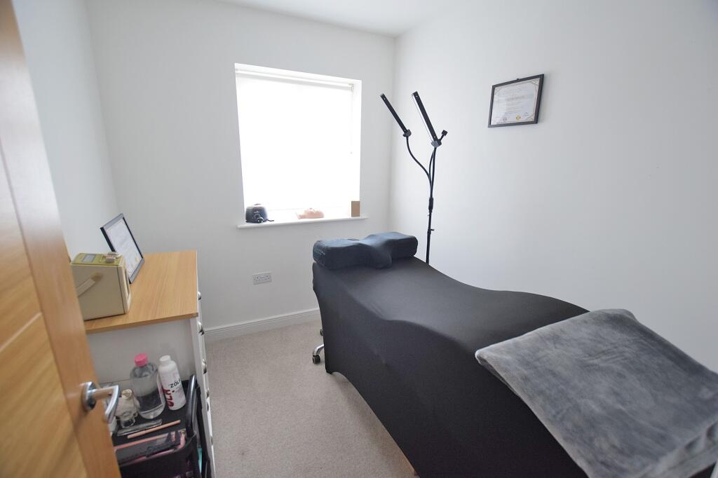 Additional image 8 of Gore Road, New Milton, Hampshire. BH25 6RT