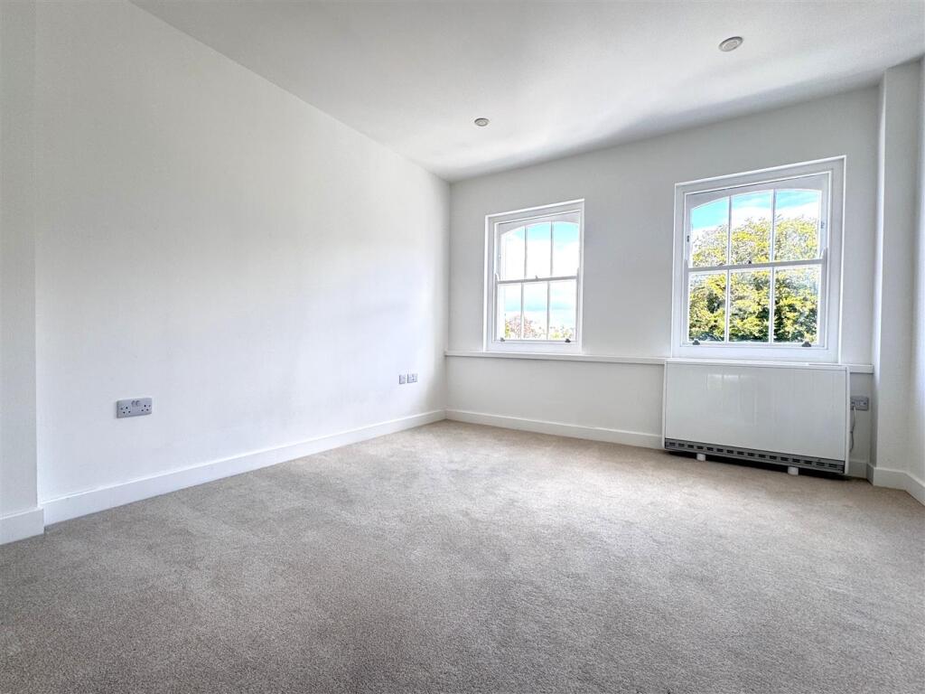 Additional image 5 of Hartington Place, Eastbourne BN21 3BG