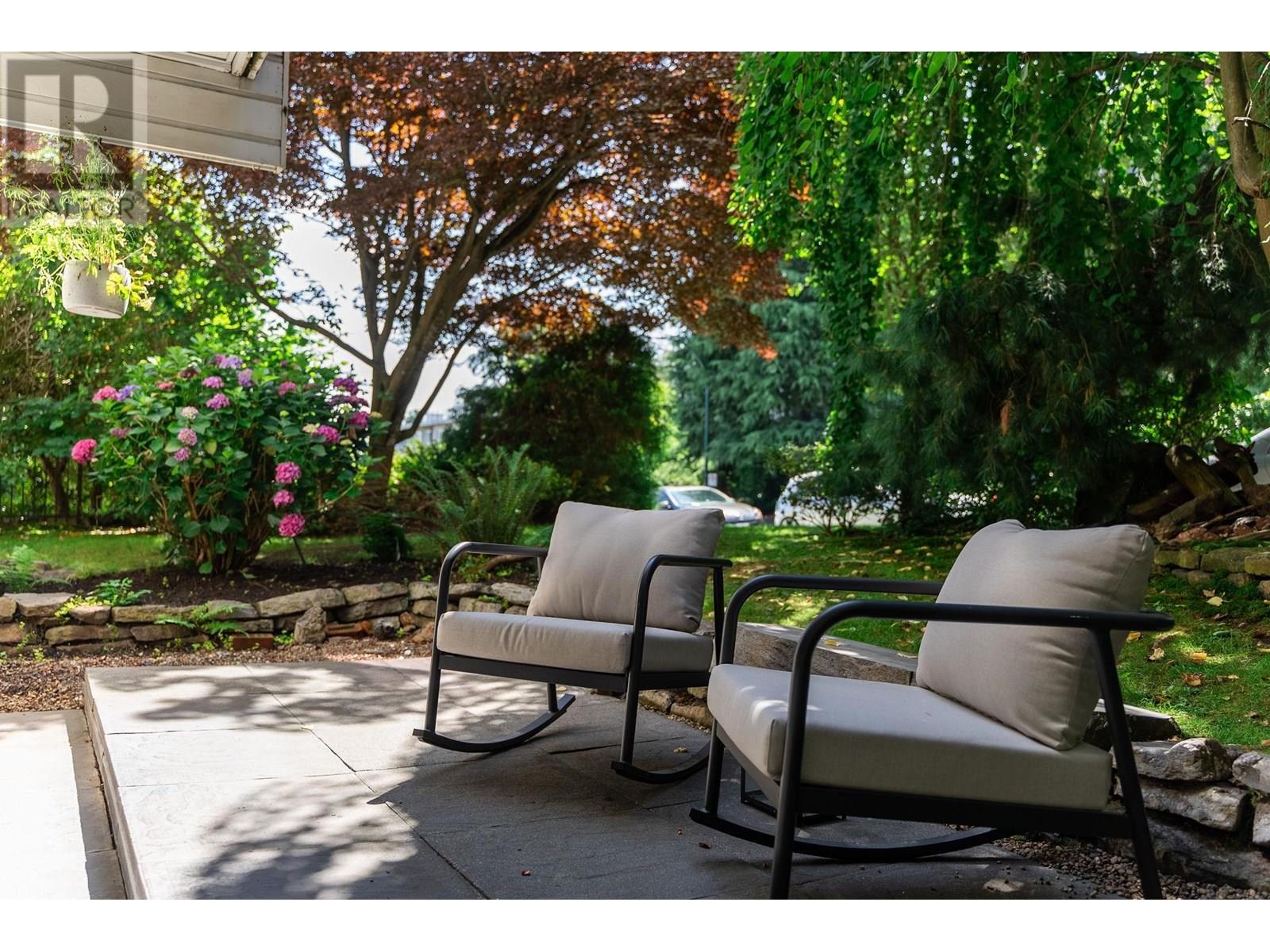 209 2125 W 2ND AVENUE|Vancouver, British Columbia V6K1H7