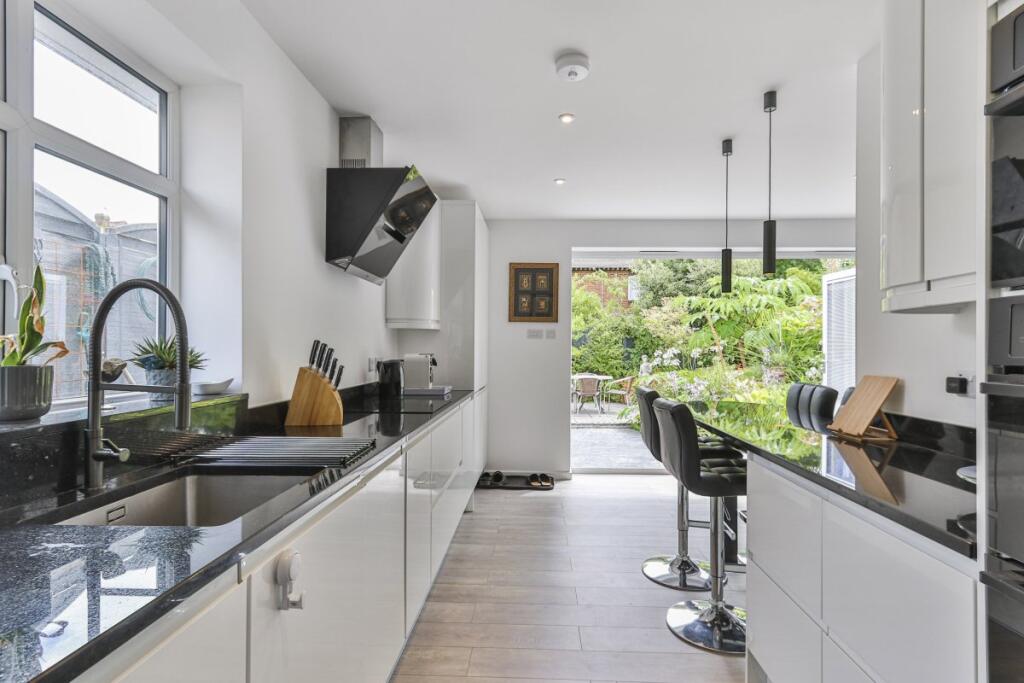 Additional image 4 of Julyan Avenue, Wallisdown