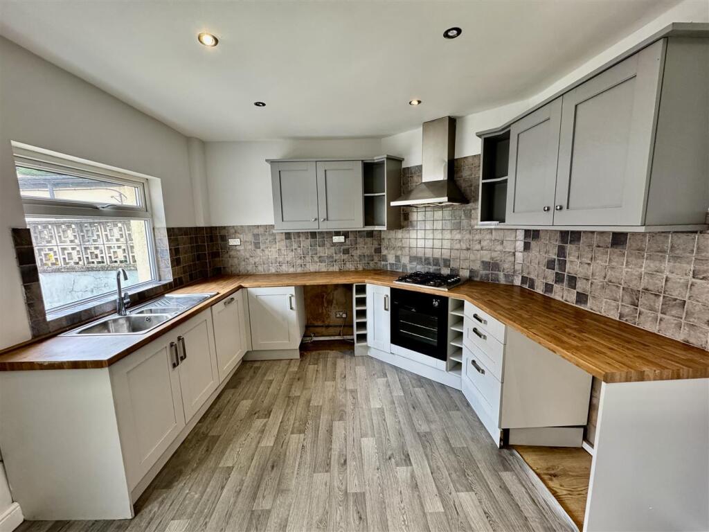 Additional image 2 of Bradford Road, Riddlesden, Keighley, BD21 4EZ