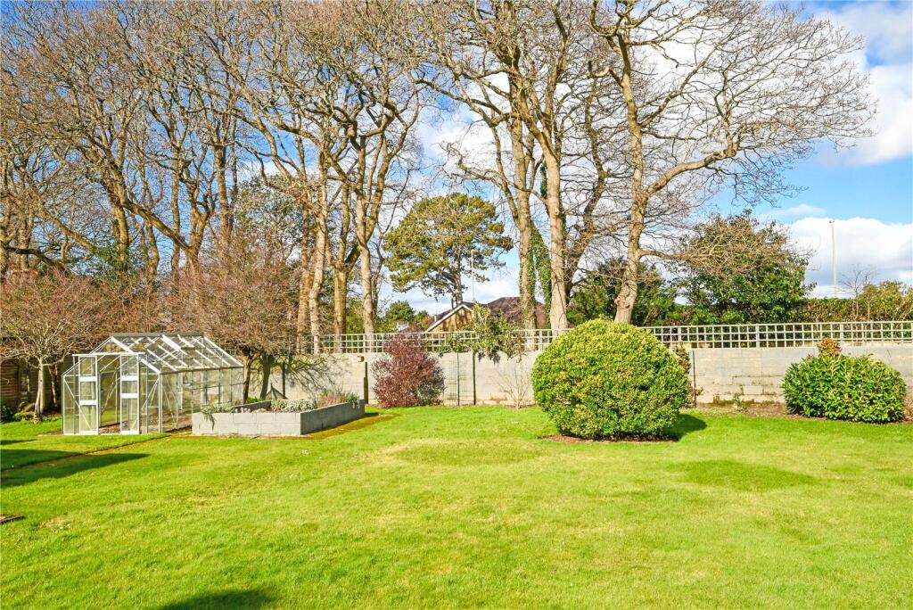 Additional image 14 of Chestnut Avenue, Barton on Sea, New Milton, Hampshire, BH25