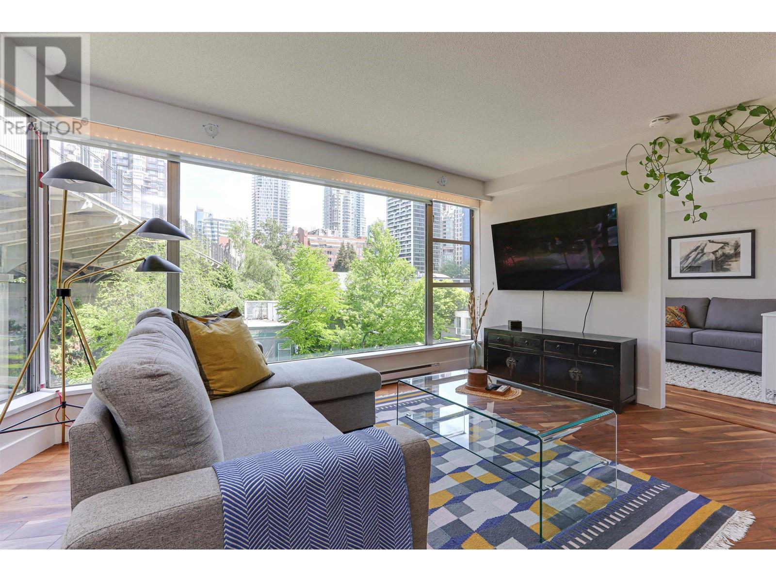 1006 BEACH AVENUE|Vancouver, British Columbia V6E1T7