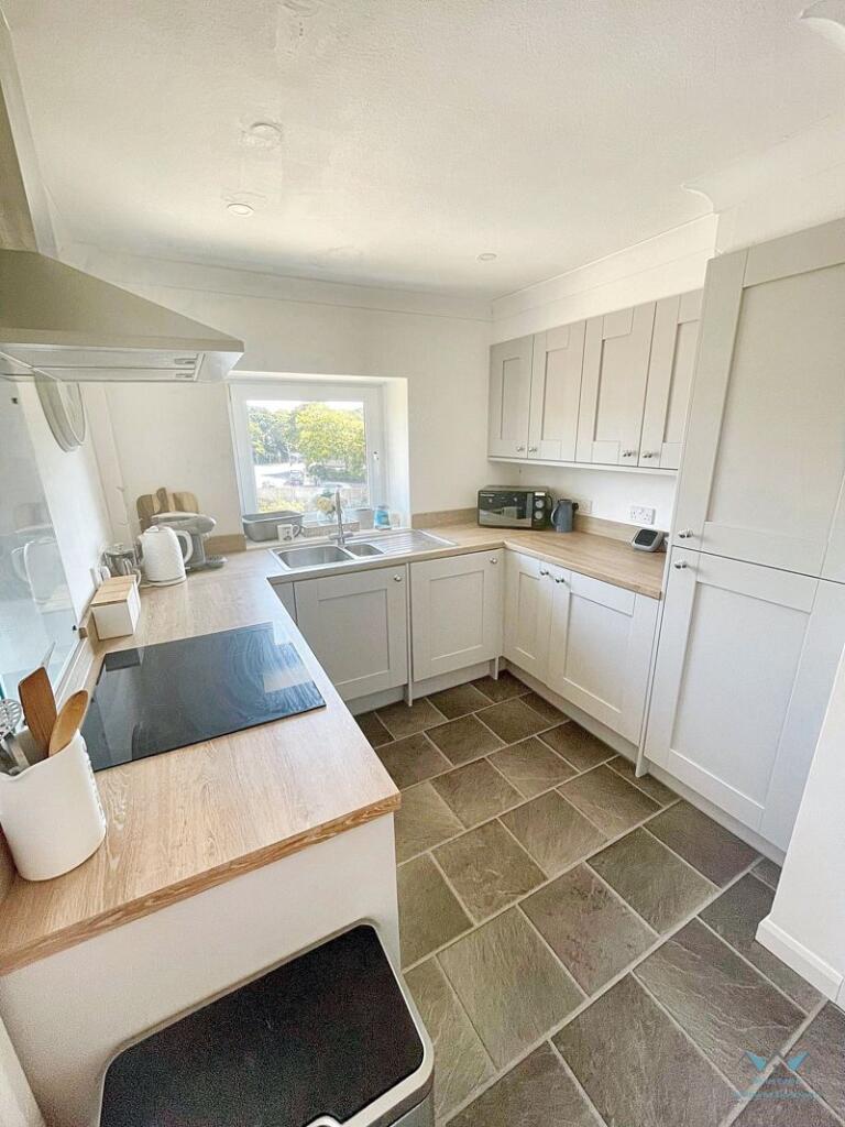 Additional image 7 of Queensbury mansions, Bournemouth - Top-Floor Coastal Apartment with Sea Views in Prime Bournemouth Location