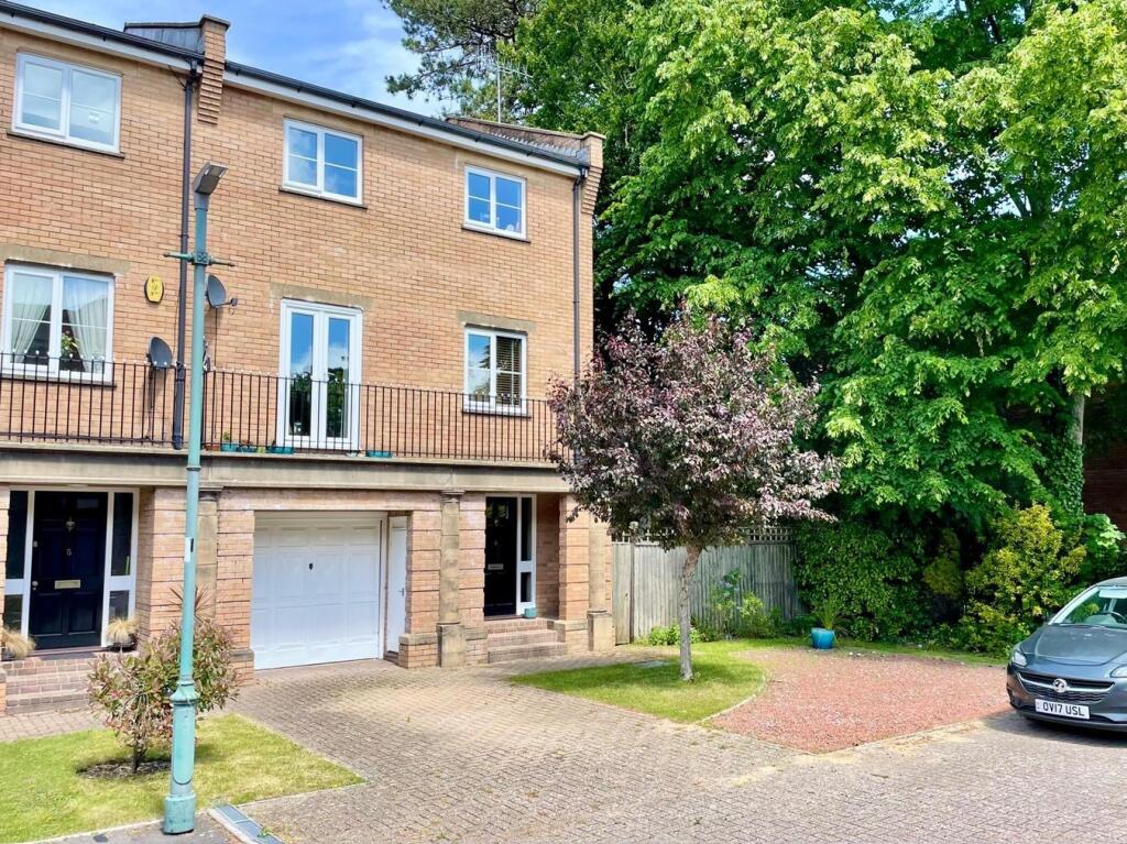 Cheyne Gardens, Westbourne, BH4