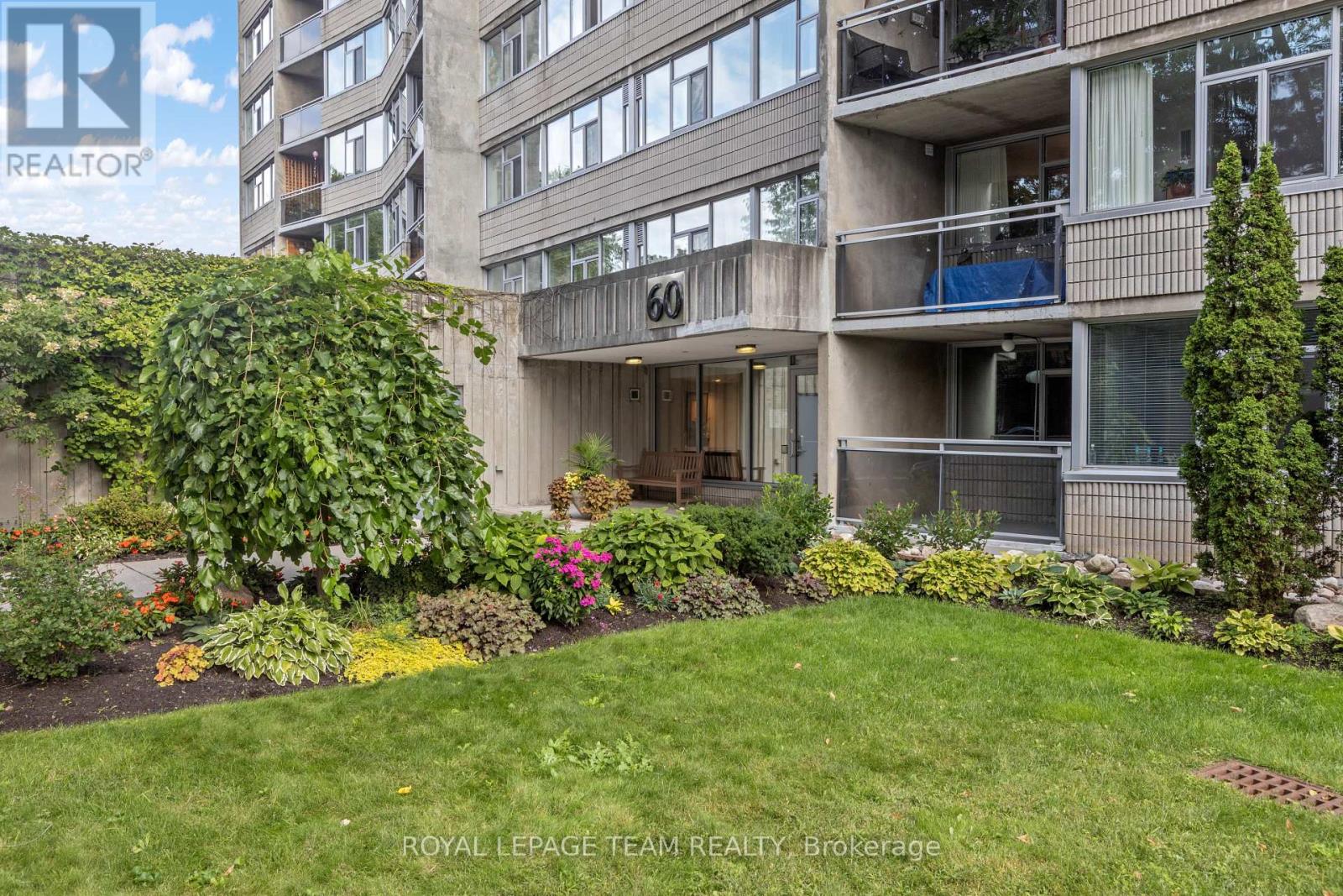 608 - 60 MCLEOD STREET|Ottawa, Ontario K2P2G1