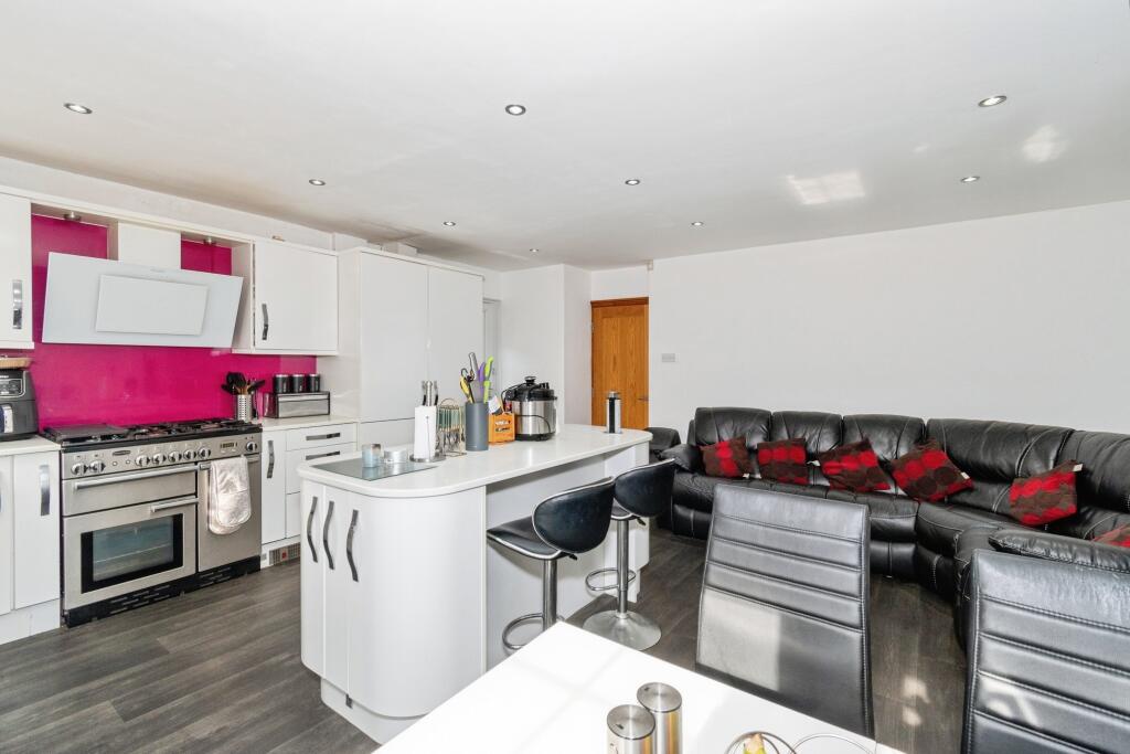 Additional image 16 of Como Gardens, Bradford, BD8