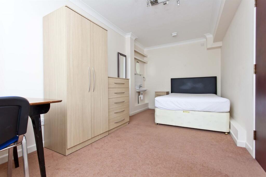 Additional image 8 of 6 bedroom Semi Detached Town House in Bournemouth