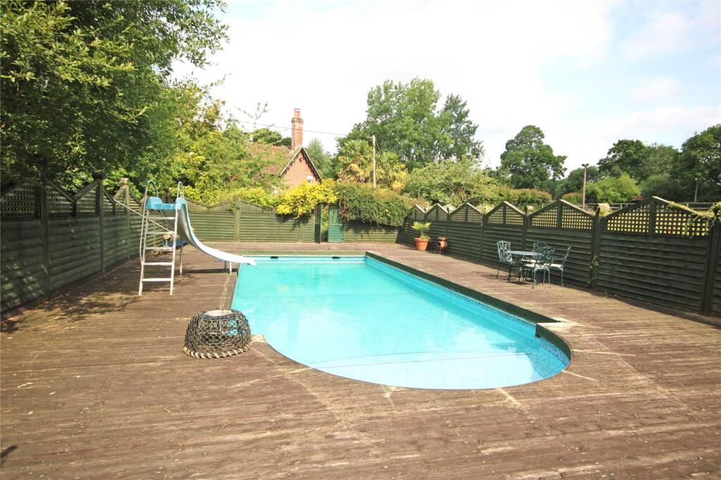 Additional image 25 of South Drive, Ossemsley, New Milton, Hampshire, BH25