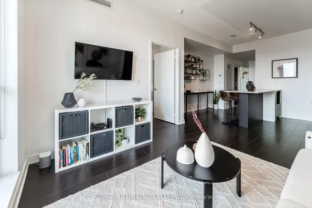 Additional image 19 of 170 sumach St Unit 1404